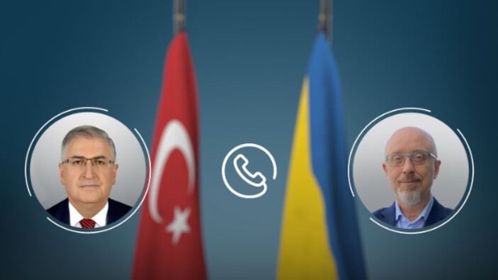 Türkiyə və Ukrayna müdafiə nazirləri telefonla danışıb