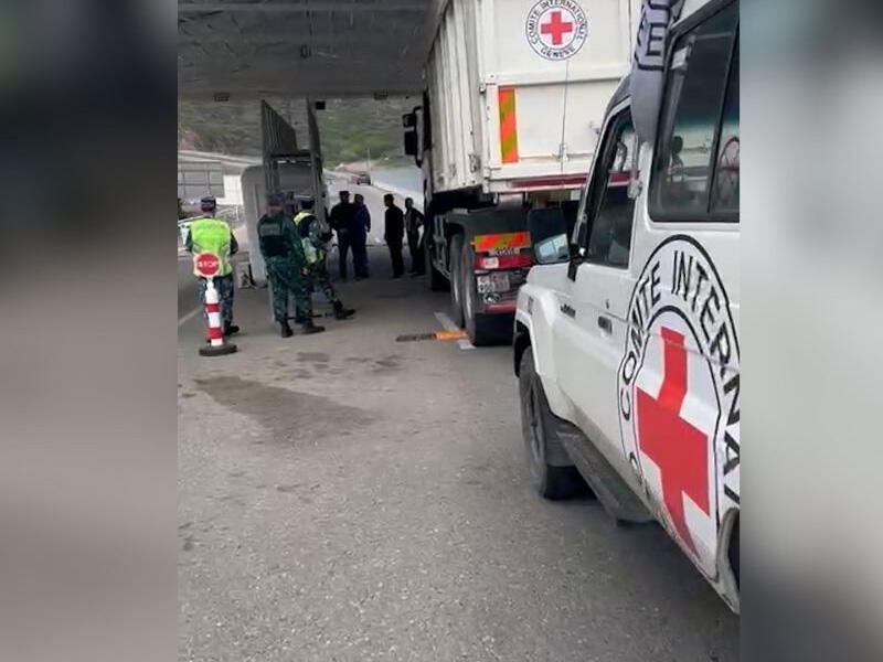 ICRC transports patients from Azerbaijan's Khankendi to Armenia via Lachin checkpoint (VIDEO)