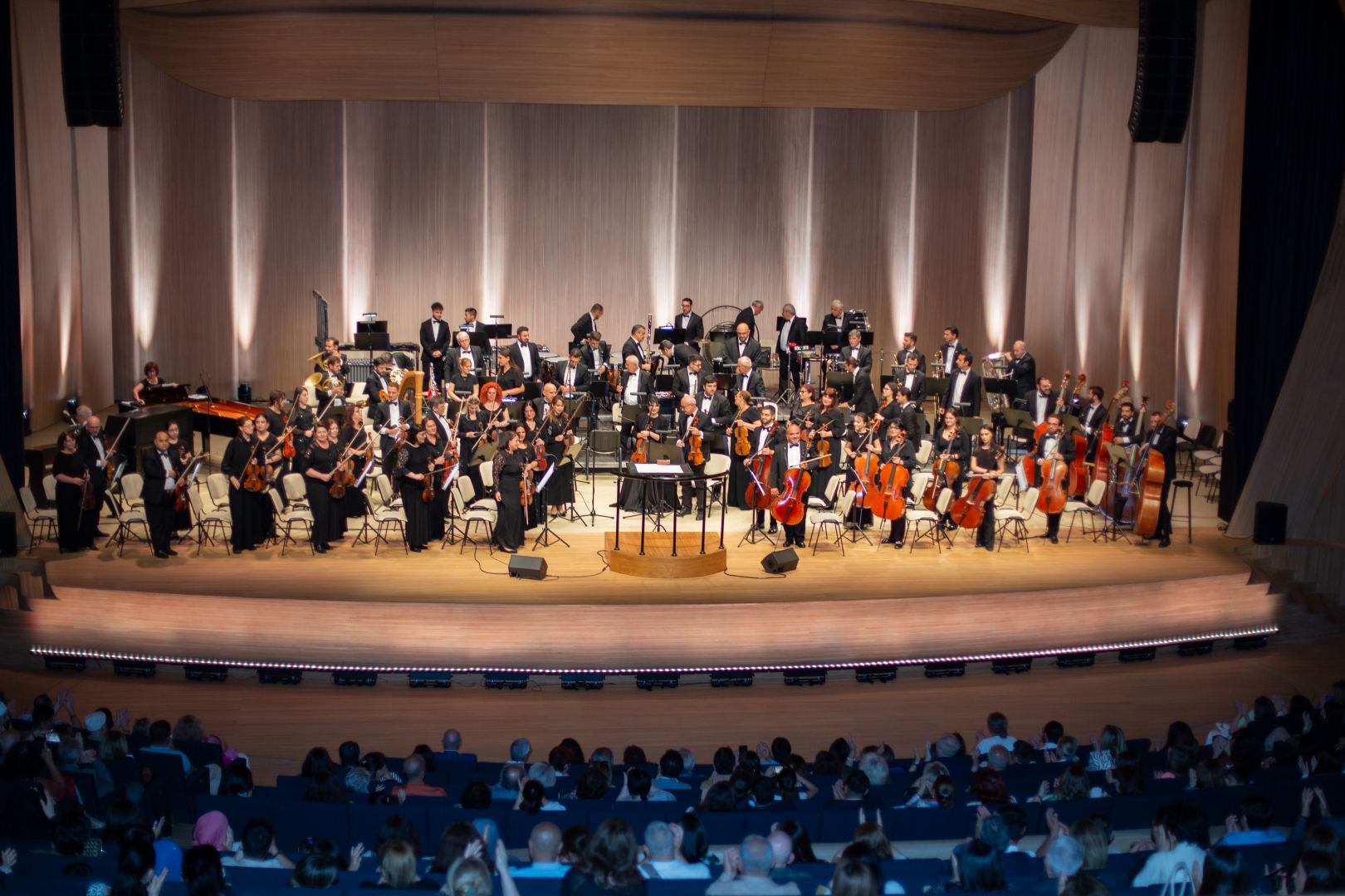 Heydər Əliyev Mərkəzində Azərbaycan Dövlət Simfonik Orkestrinin konserti olub (FOTO/VİDEO)