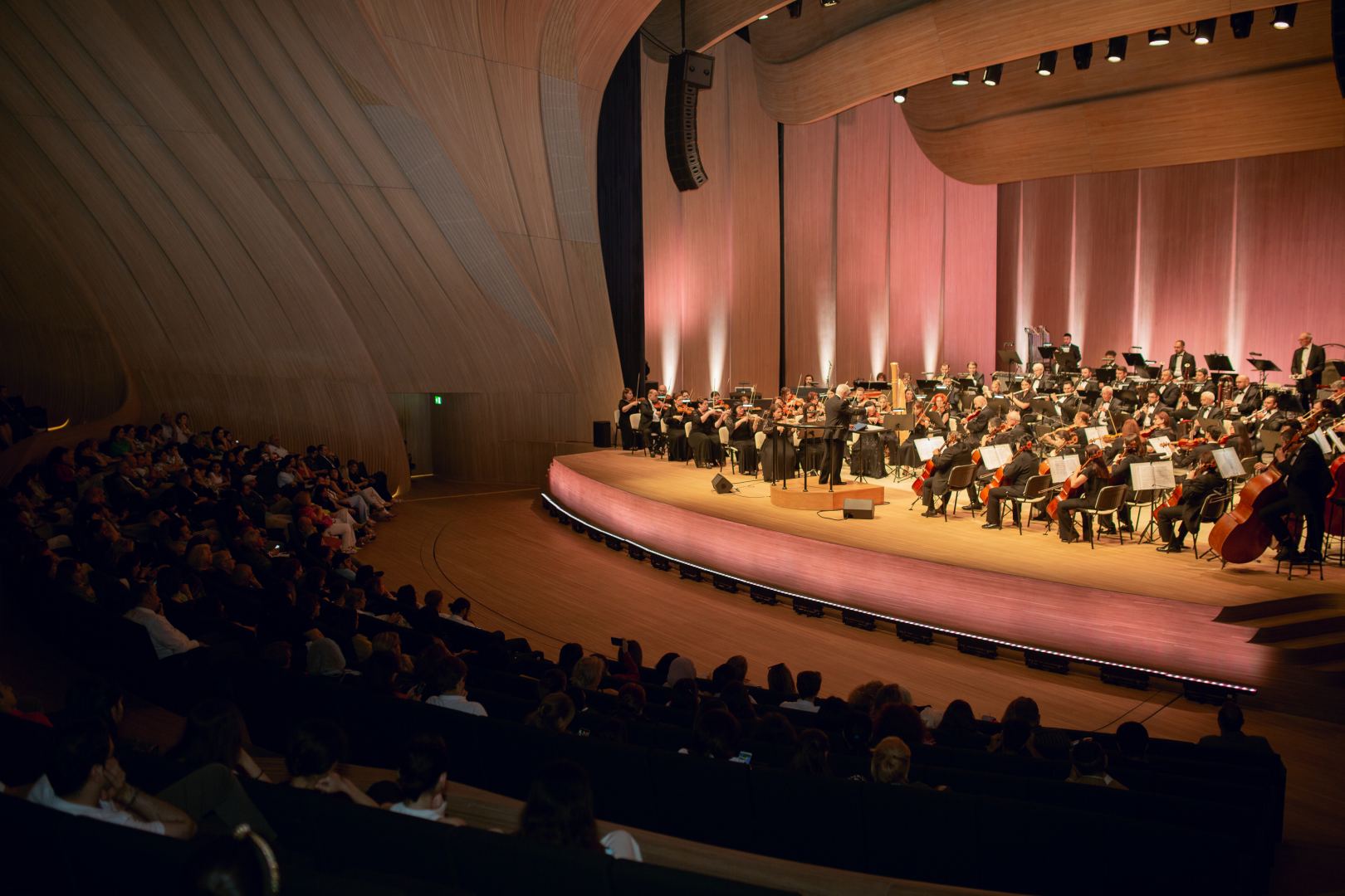 Heydər Əliyev Mərkəzində Azərbaycan Dövlət Simfonik Orkestrinin konserti olub (FOTO/VİDEO)