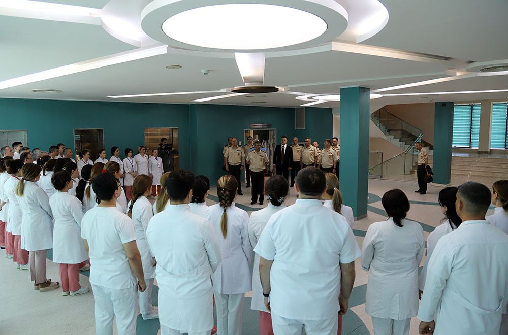 Nazir hərbi hospitalı ziyarət edib (FOTO/VİDEO)