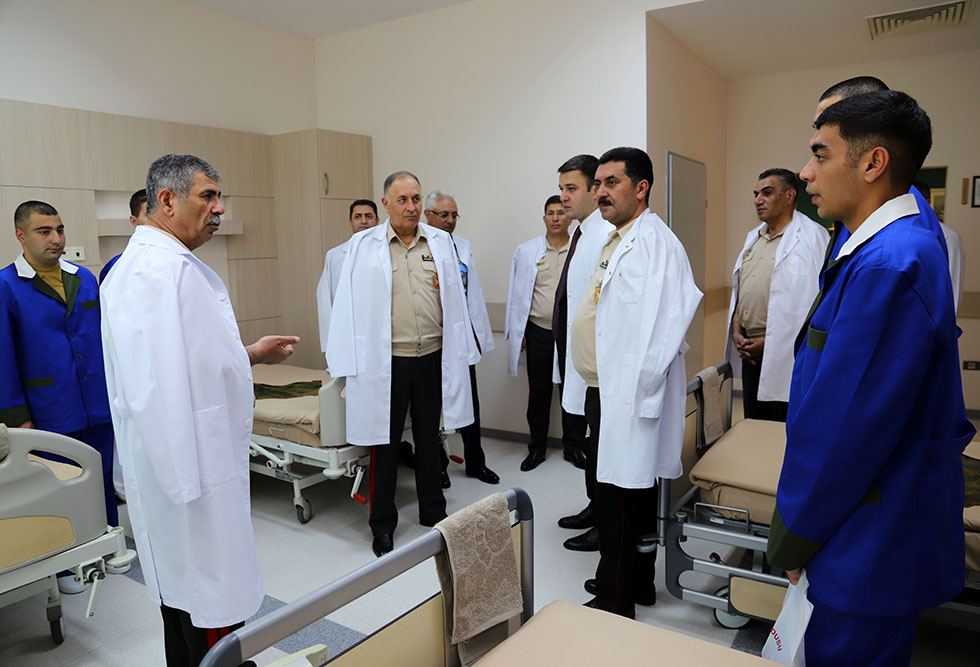 Nazir hərbi hospitalı ziyarət edib (FOTO/VİDEO)