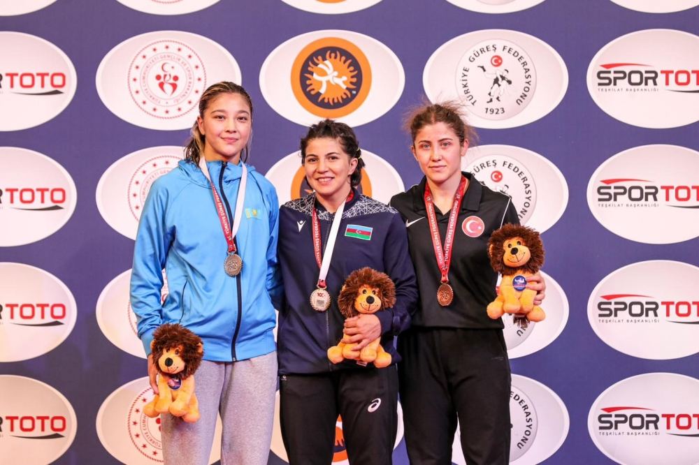 Азербайджанские борцы завоевали 12 медалей на международном турнире в Турции (ФОТО)