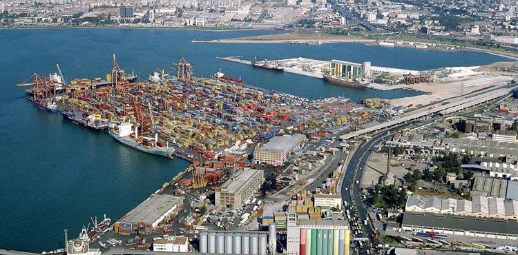 Yanvar-iyun aylarında İzmir limanı 700-dən çox gəmi qəbul edib