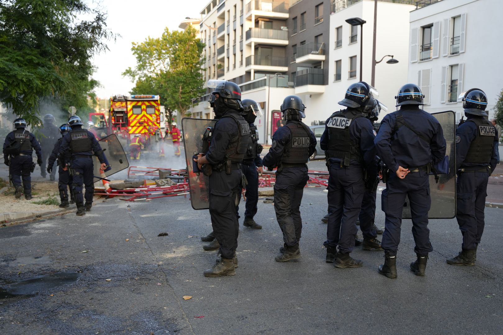 Французским властям необходимо расследовать системный и этнический характер чрезмерного применения силы полицией - депутат