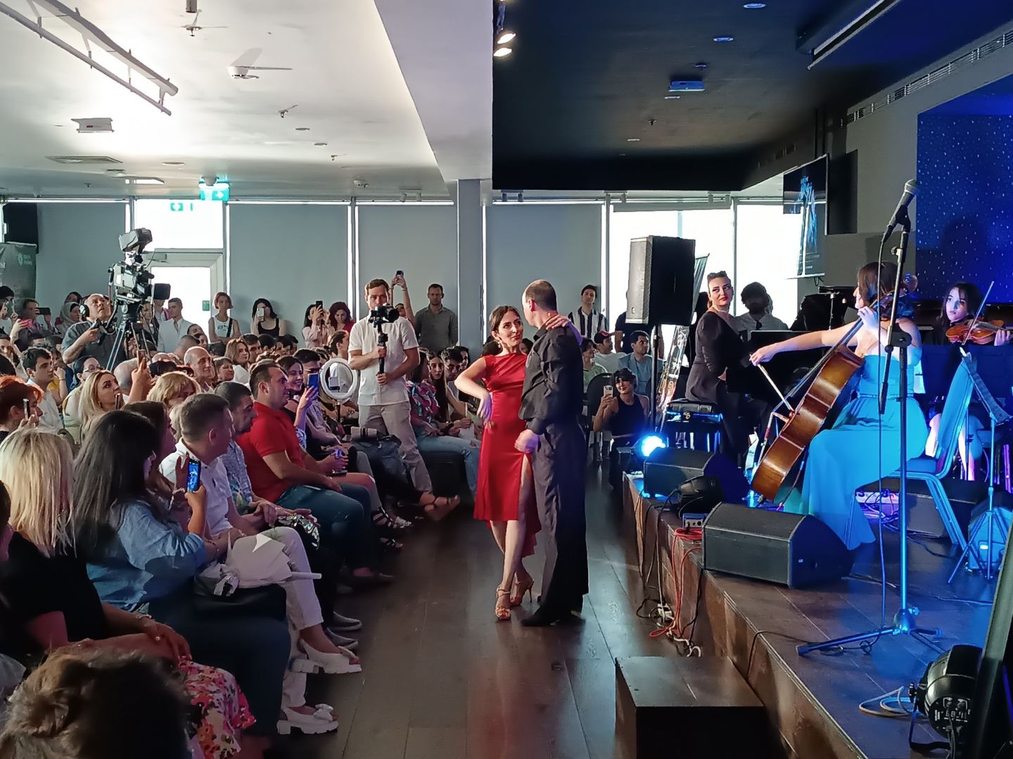 Bakı Piano Festivalı çərçivəsində “Violonçel tarixi” adlı musiqili tamaşa nümayiş olunub (FOTO/VİDEO)