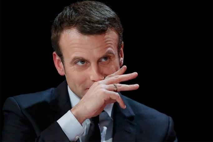 Öz gözündə tiri görmür, özgə gözündə qıl axtarır - Fransızsayağı "demokratiya"