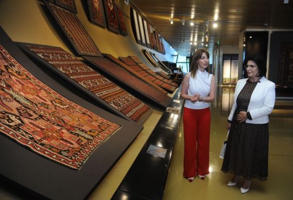 Первая леди Албании ознакомилась с Музеем ковра (ФОТО)