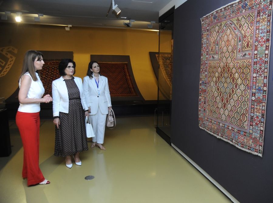 First lady of Albania visits Azerbaijan National Carpet Museum (PHOTO)