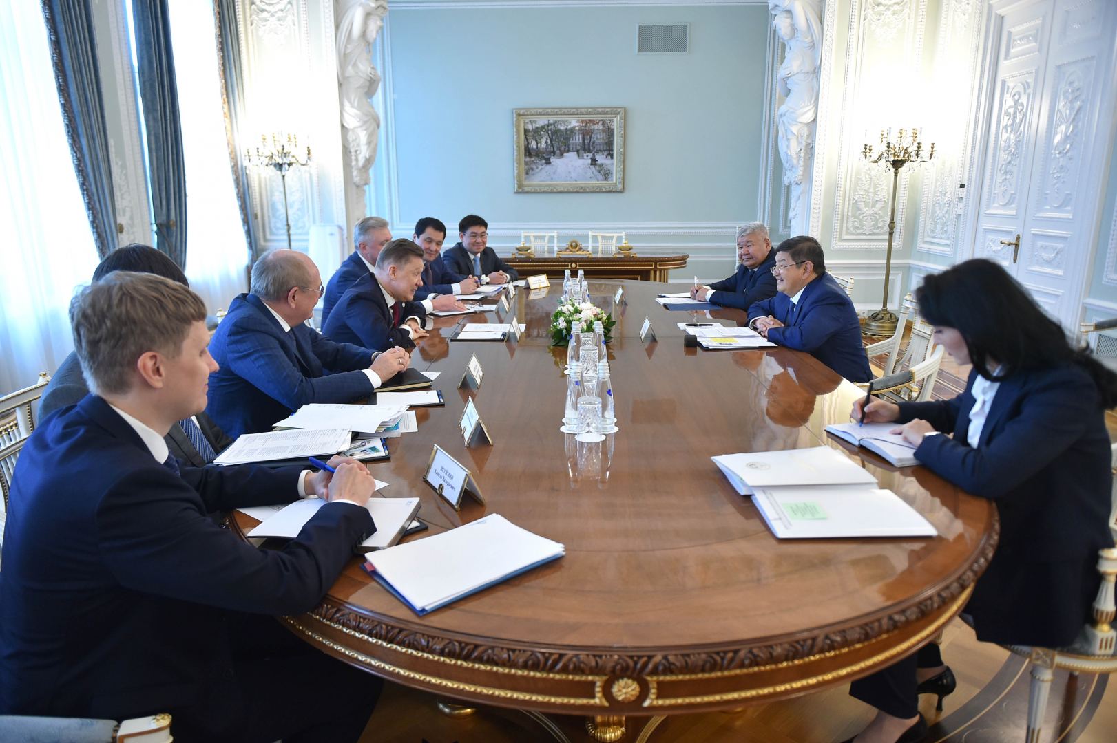 Глава кабмина Кыргызстана встретился с председателем правления ПАО «Газпром»