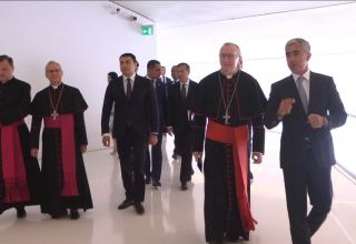 Государственный секретарь Святого Престола посетил Центр Гейдара Алиева (ФОТО)
