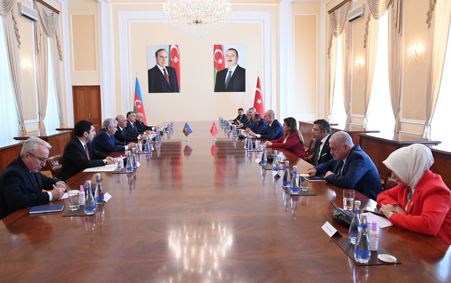 Премьер-министр Азербайджана Али Асадов встретился с председателем Великого Национального собрания Турции Нуманом Куртулмушем