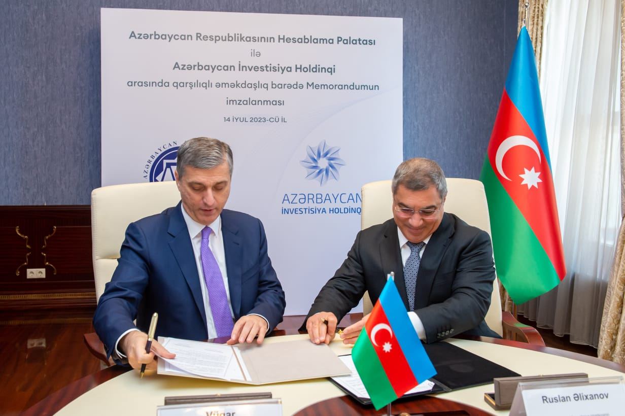 Счетная палата Азербайджана и "Азербайджанский инвестиционный холдинг" подписали меморандум (ФОТО)