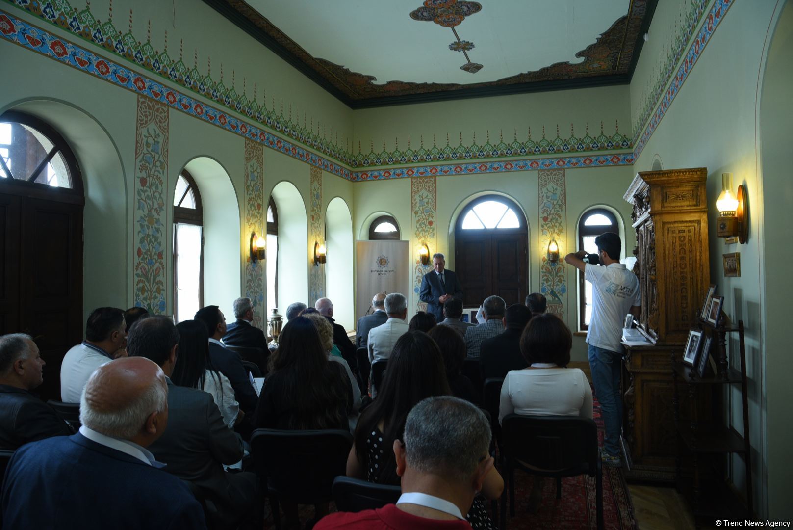 В рамках Дней поэзии Вагифа в Шуше состоялась презентация книги «100 лет вечной жизни», посвященная великому лидеру Гейдару Алиеву, и научная конференция (ФОТО)