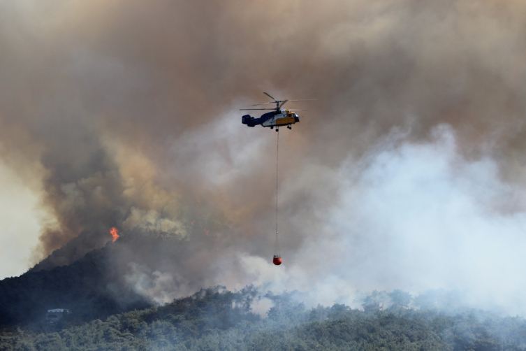В Турецкой провинции Хатай начался лесной пожар, жителей эвакуируют