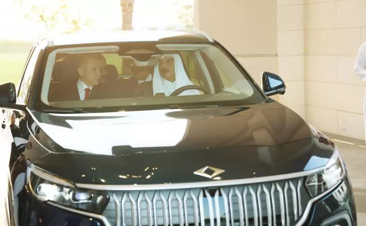 Президент Эрдоган подарил эмиру Катара электромобиль TOGG