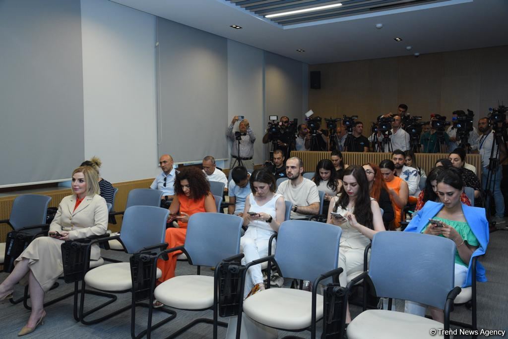 Азербайджан исключил из «черного списка» имена ряда представителей зарубежных СМИ (ФОТО)