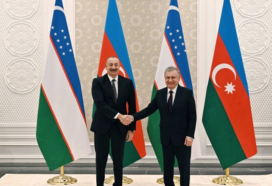 President Ilham Aliyev makes phone call to President of Uzbekistan