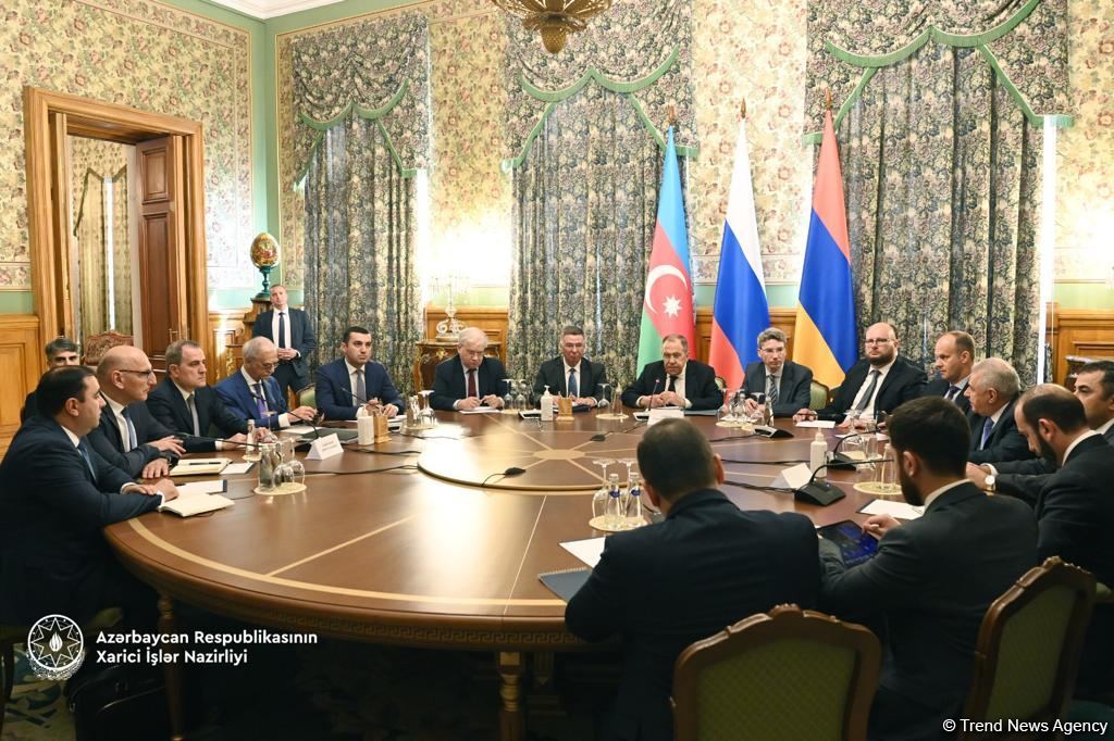В Москве состоялась трехсторонняя встреча глав МИД Азербайджана, РФ и Армении (ФОТО)