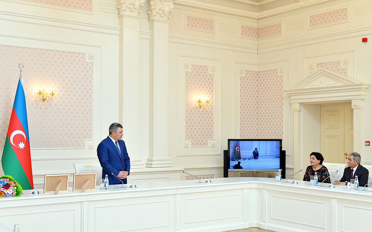 В Азербайджане двое судей районного суда отправлены на пенсию