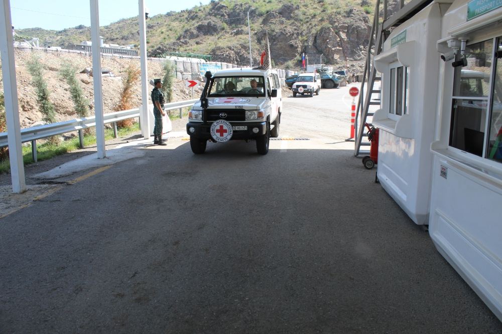 Армянским жителям Карабаха созданы условия для проезда в Армению через ППП "Лачин"