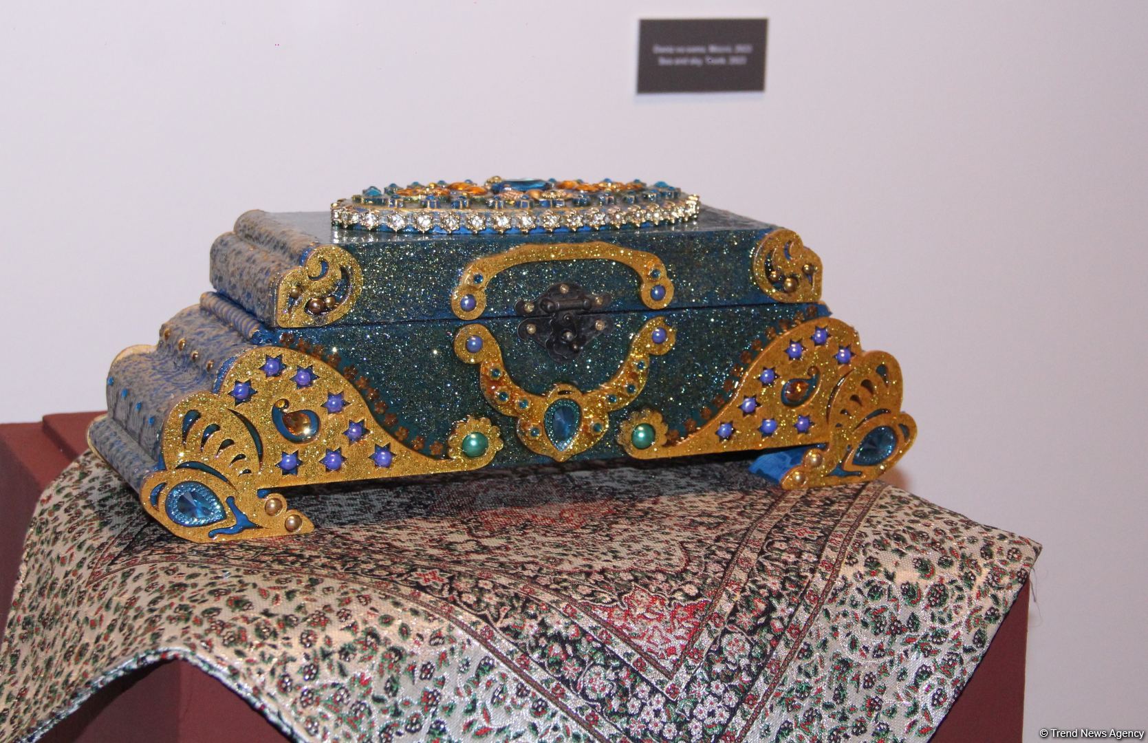 Потрясающие сундуки, ларцы, шкатулки и ювелирные жемчужины, созданные семьей Сардарлы – выставка в Баку (ФОТО)