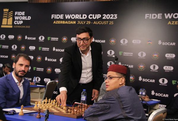 Интересные моменты World Chess Cup 2023 в Баку – репортаж с битвы умов, кубки в форме короля и ферзя (ФОТО)