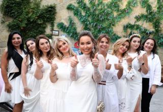 White Party азербайджанской художницы: Я люблю  чувство белого холста… (ФОТО)