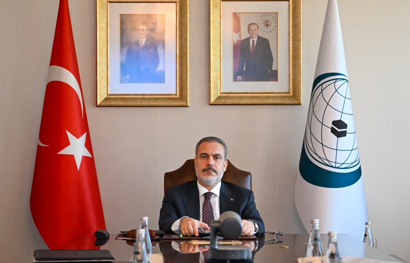 Глава МИД Турции обсудил Черноморскую зерновую инициативу со своим украинским коллегой
