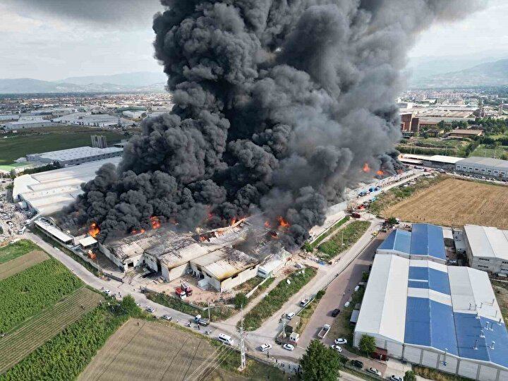 Türkiyədə 10 fabrik yanıb kül oldu