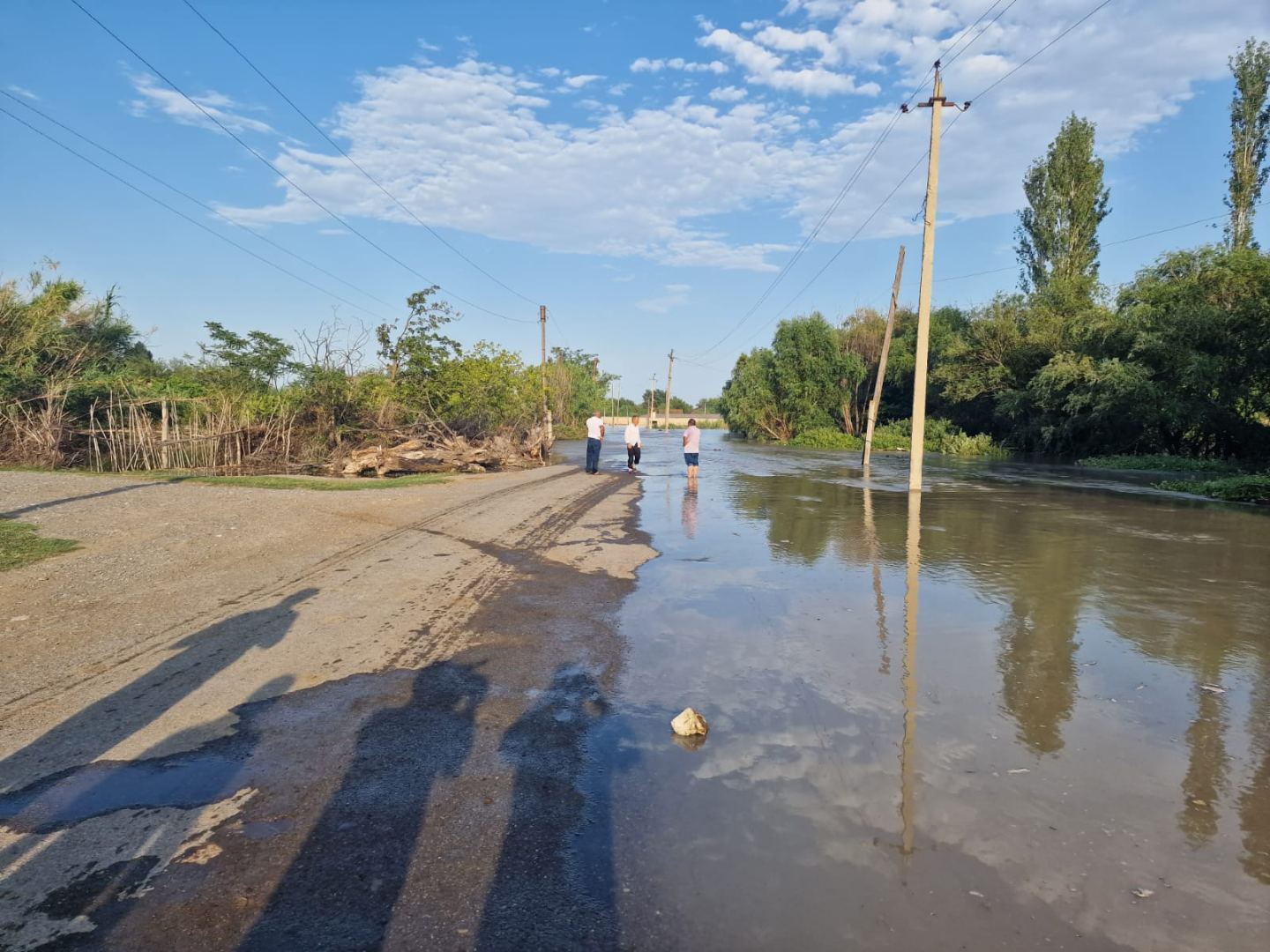 Yuxarı Qarabağ kanalında bənd uçdu, kəndi su basdı (FOTO)