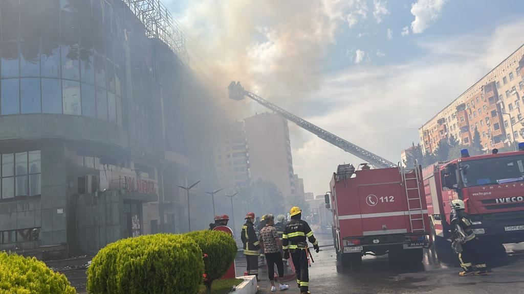 Пожар в доме торжеств в Сумгайыте локализован (ФОТО/ВИДЕО)