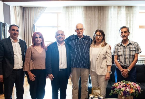 Коллектив Аздрамы поздравил Рамиза Мелика с 80-летним юбилеем (ФОТО)