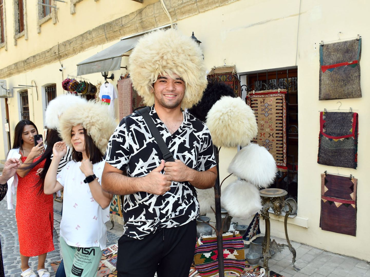 Деятели культуры Узбекистана совершили экскурсию по Ичеришехер (ФОТО/ВИДЕО)
