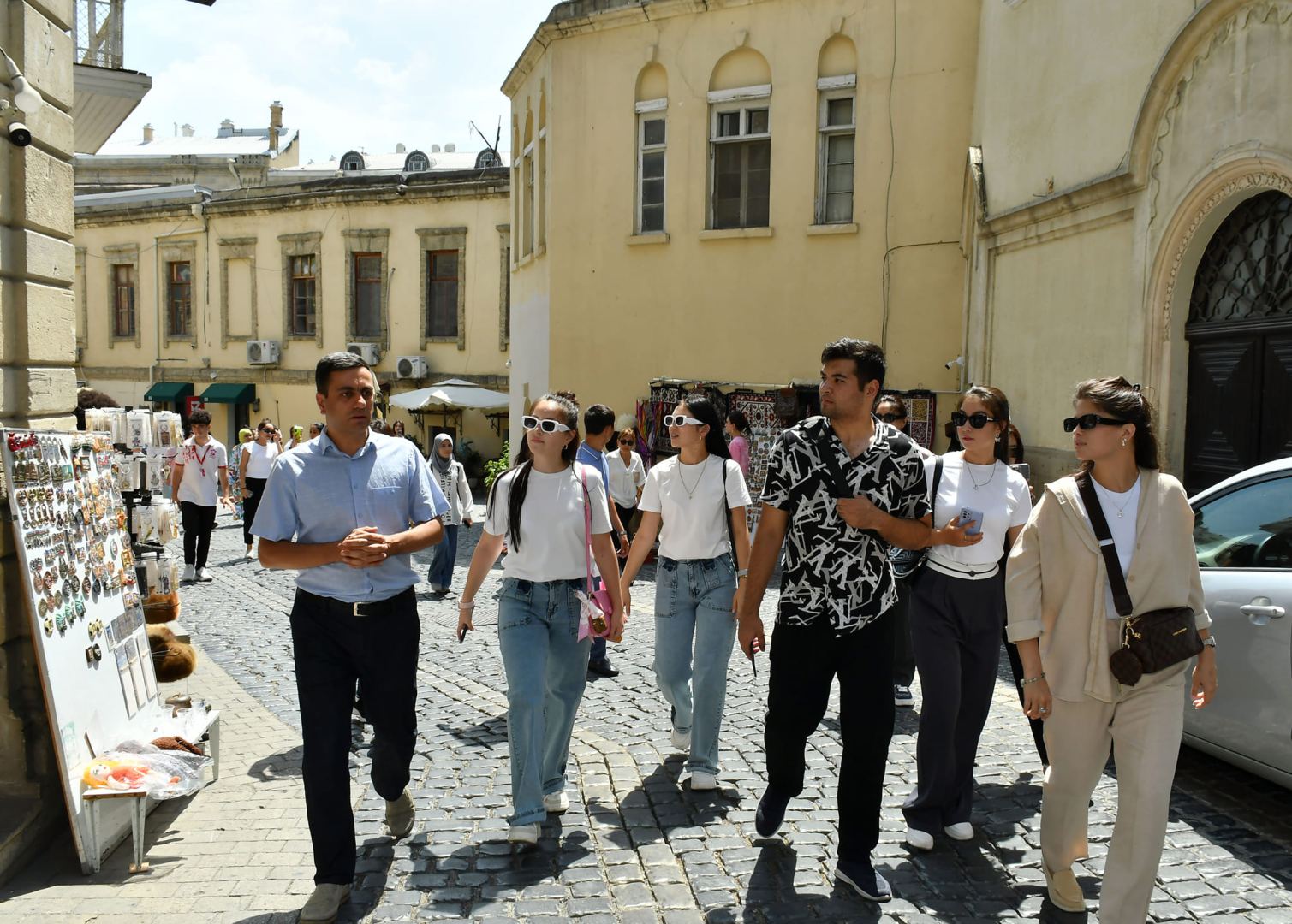 Деятели культуры Узбекистана совершили экскурсию по Ичеришехер (ФОТО/ВИДЕО)