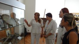 Известный дирижер из Казахстана посетила азербайджанский музей (ФОТО)