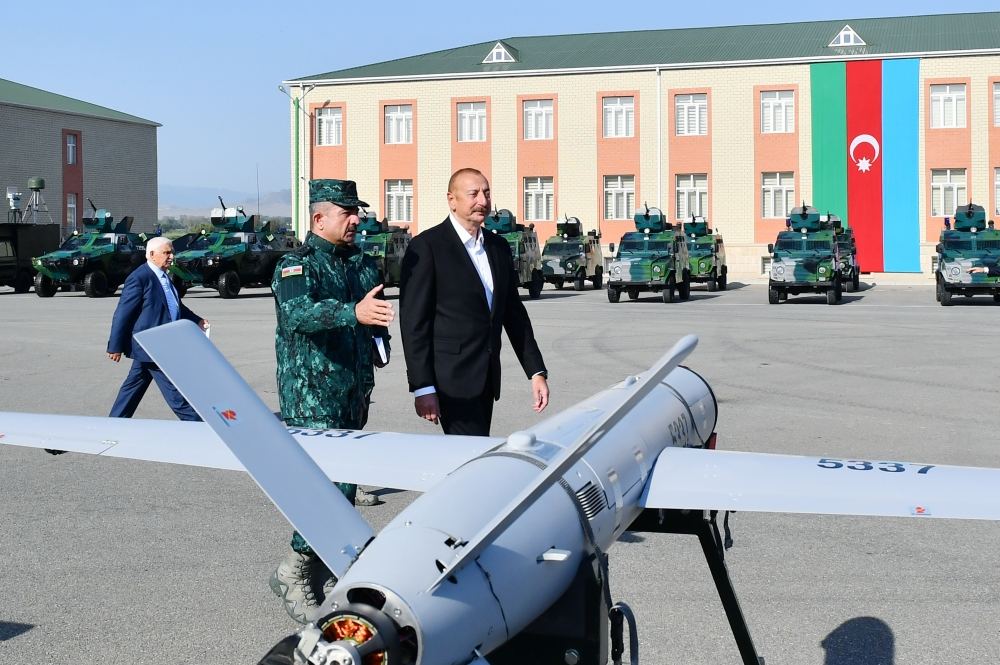 Президент Ильхам Алиев совершил поездку в Газахский район (ФОТО)