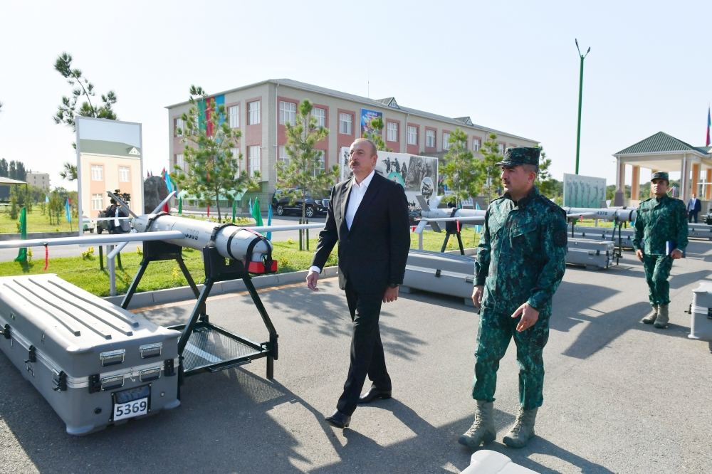 Президент Ильхам Алиев совершил поездку в Газахский район (ФОТО)