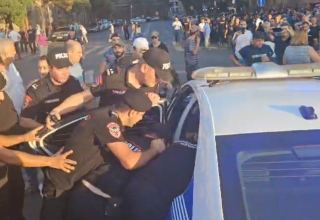 Armenian police violently disperses protesters in Yerevan (VIDEO)