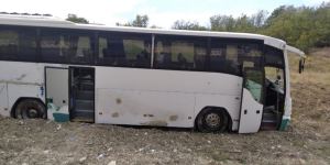 Ağsu dolaylarında turistləri daşıyan avtobus qəzaya uğradı (FOTO) (YENİLƏNİB)