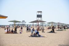 Отдых граждан на общественных пляжах Баку организован на высоком уровне (ФОТО)