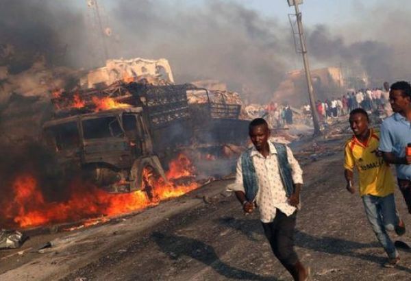 Somalinin mərkəzində törədilən terror aktı nəticəsində ölənlərin sayı 27 nəfərə çatıb
