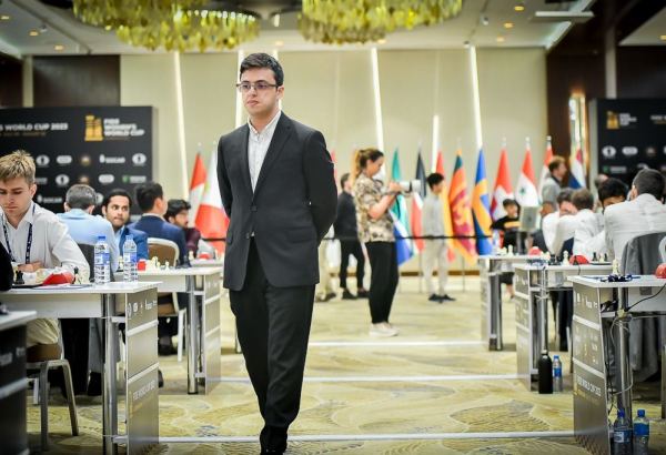 Азербайджанский шахматист Ниджат Абасов вышел в 1/4 финала Кубка мира в Баку (ФОТО)