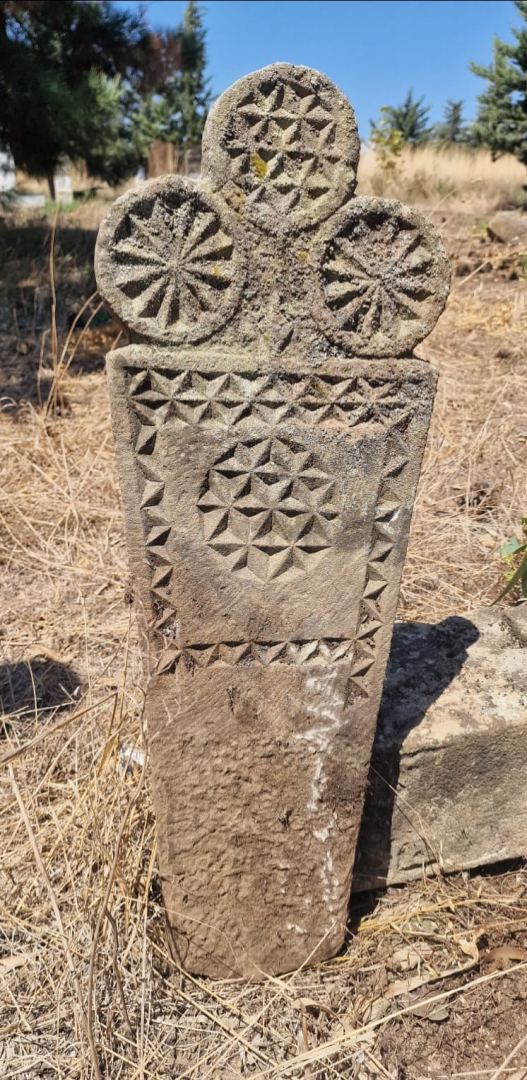 В Джалилабаде обнаружено средневековое кладбище (ФОТО)