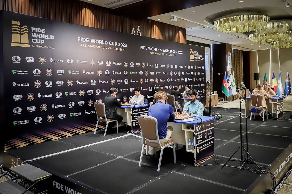 В Баку проходит вторая партия 6 раунда Кубка мира по шахматам (ФОТО)