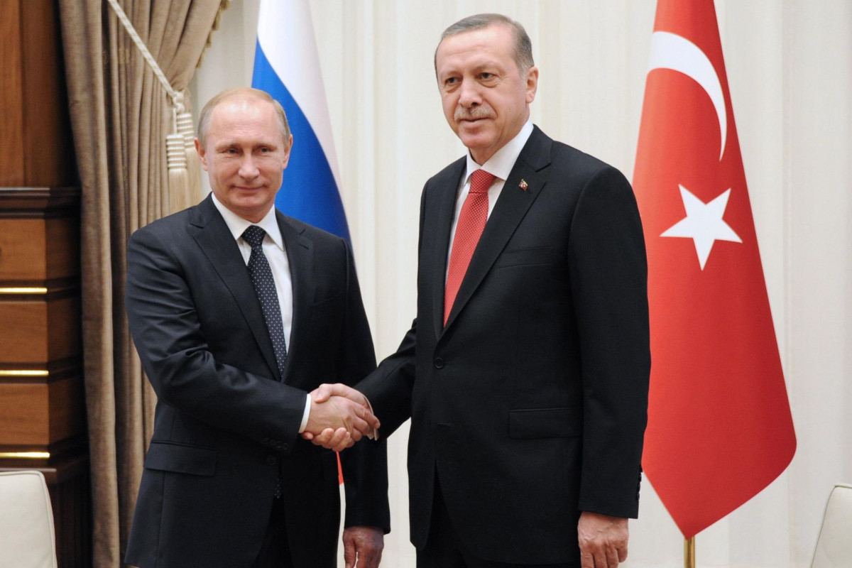 Turkish, Russian presidents hold phone talk