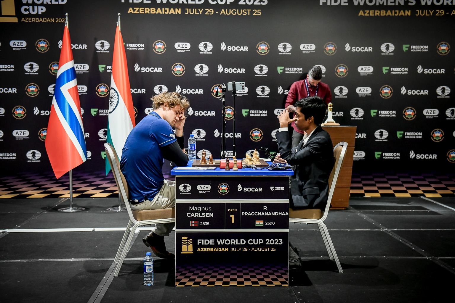 Первая партия финала Кубка мира по шахматам в Баку завершилась ничьей (ФОТО)