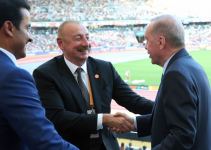 President Ilham Aliyev and First Lady Mehriban Aliyeva watch men's 100m final at World Championships in athletics in Budapest (PHOTO)