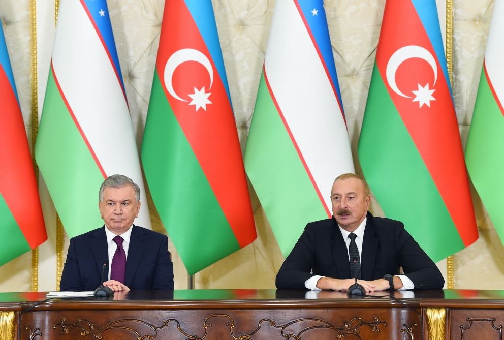 Prezident İlham Əliyev və Şavkat Mirziyoyev mətbuata bəyanatlarla çıxış ediblər (FOTO)