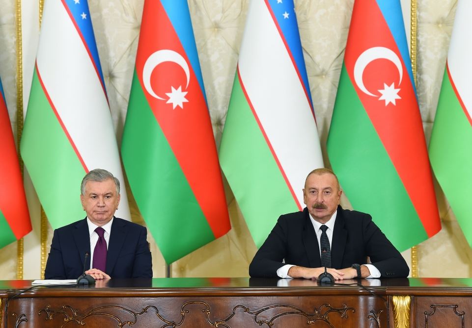 Prezident İlham Əliyev və Şavkat Mirziyoyev mətbuata bəyanatlarla çıxış ediblər (FOTO)